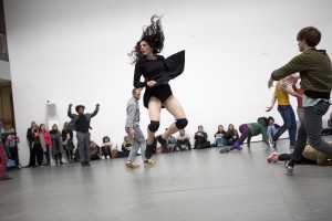 Musée de la danse. Levée des conflits extended/Suspension of Conflicts Extended at The Museum of Modern Art, October 2013. Part of Musée de la danse: Three Collective Gestures (October 18 to November 03, 2013). Dancer: Lénio Kaklea (center). Photograph © 2013 The Museum of Modern Art, New York. Photo by Julieta Cervantes